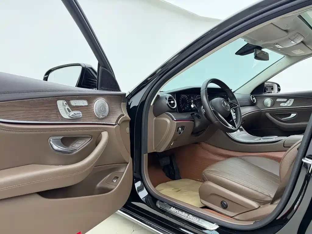 Mercedes-Benz E-Class — миниатюра 7