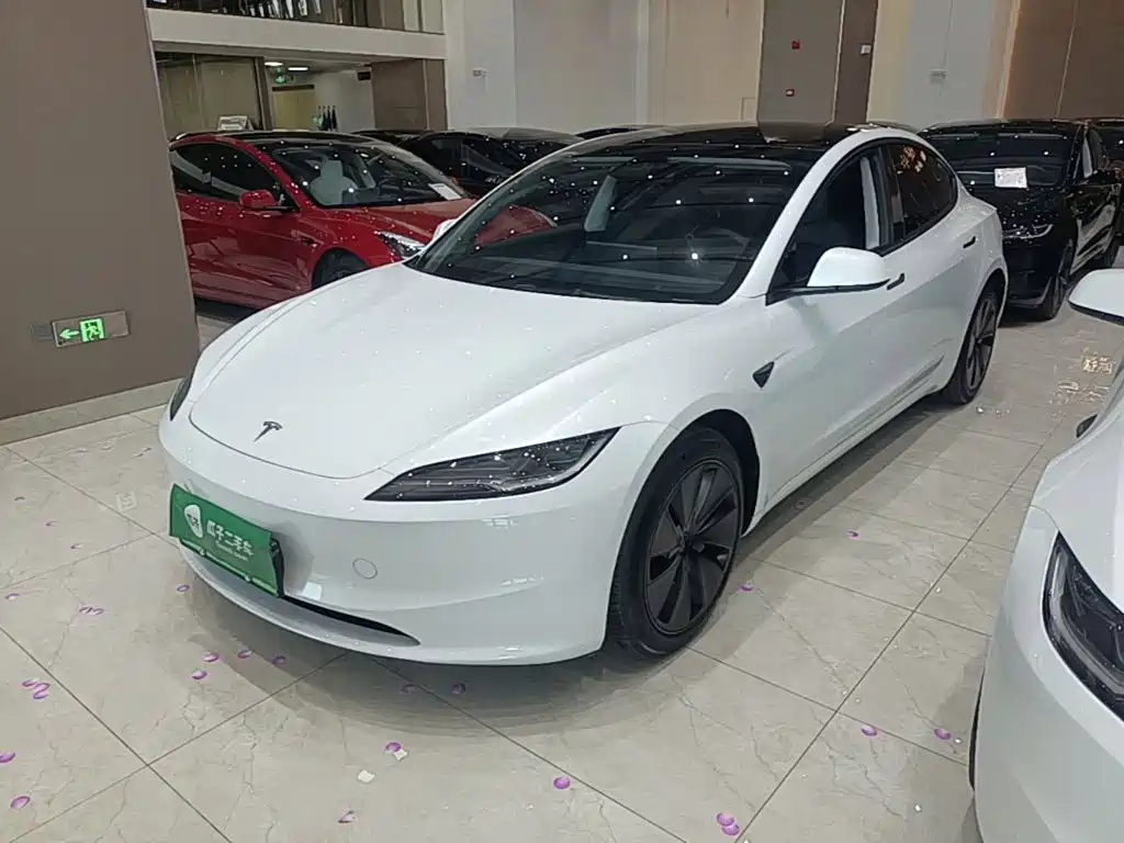 Tesla Model 3 — миниатюра 2
