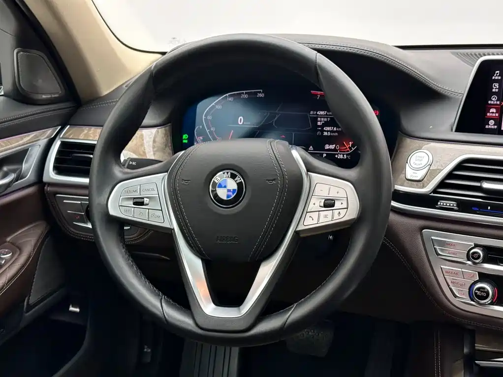 BMW 7 Series — миниатюра 12