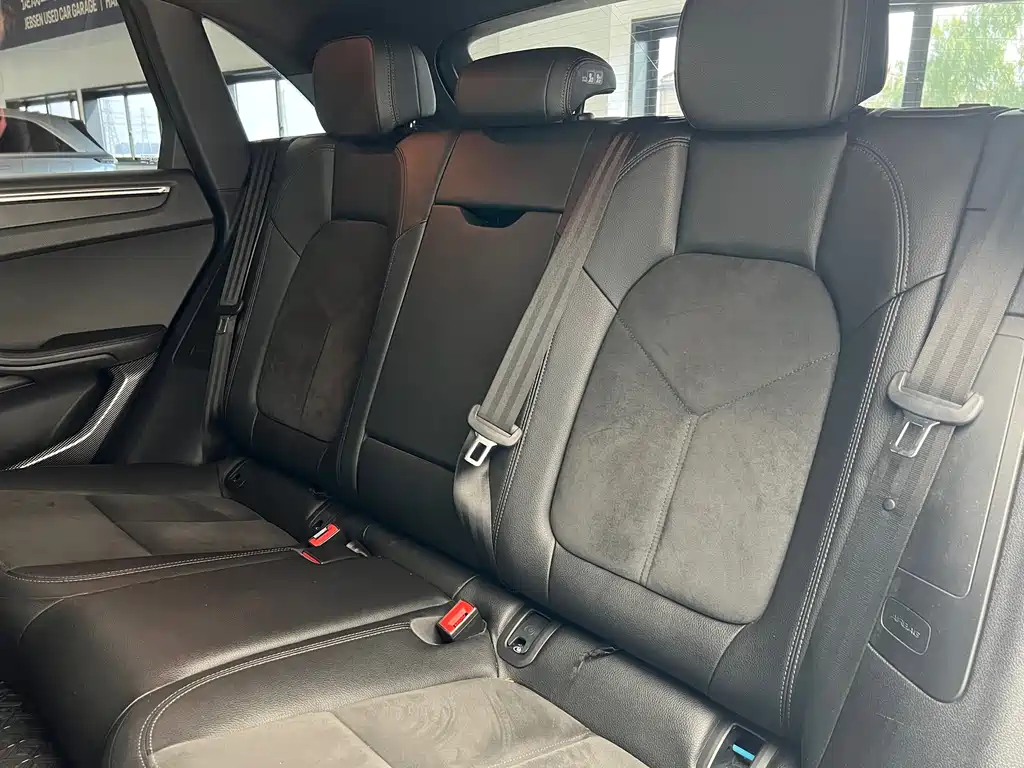 Porsche Macan — миниатюра 13