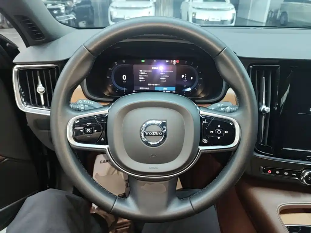 Volvo S90 — миниатюра 11