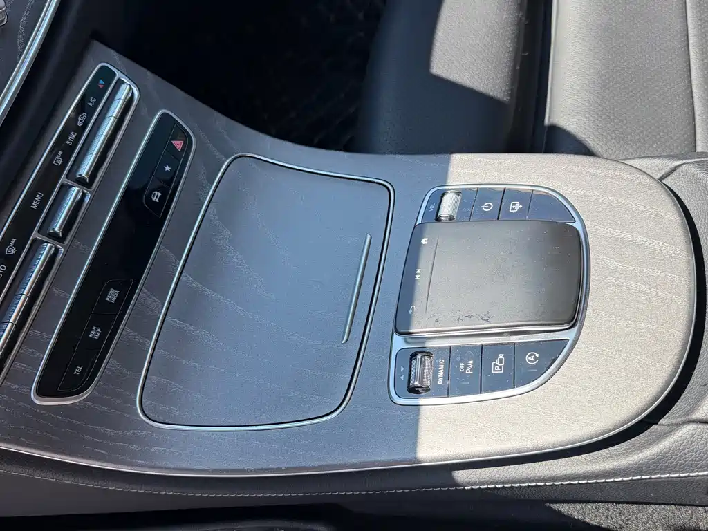 Mercedes-Benz E-Class — миниатюра 12