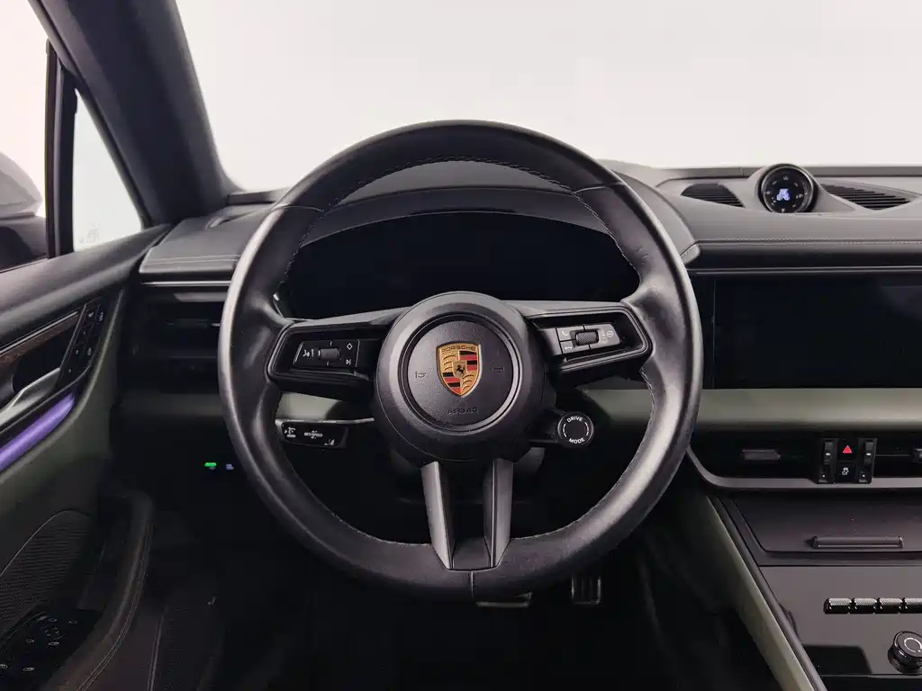 Porsche Macan EV — миниатюра 8