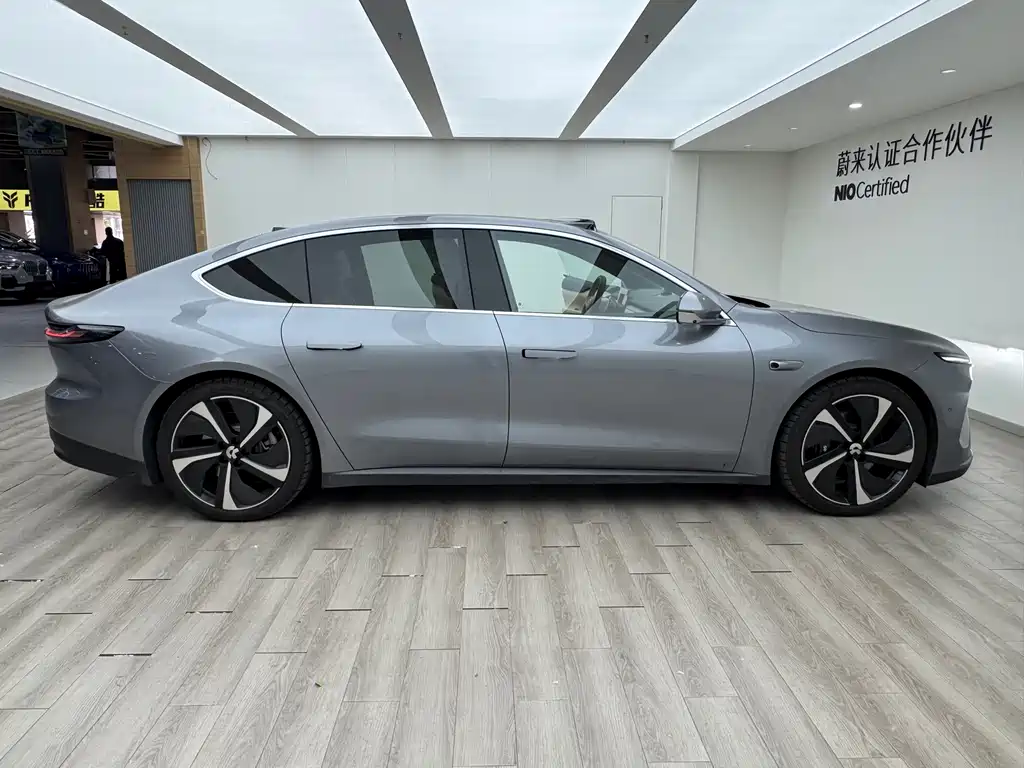 NIO NIO ET7