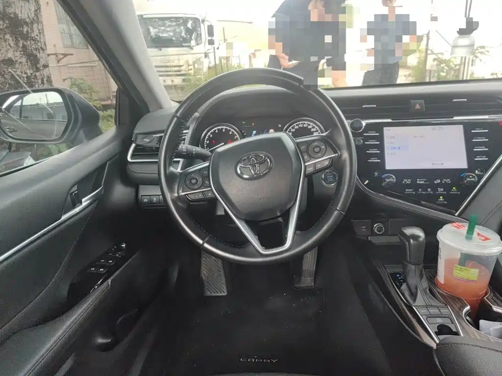 Toyota Camry — миниатюра 12
