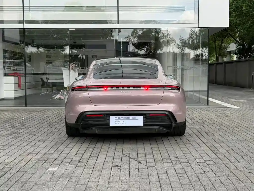 Porsche Taycan — миниатюра 4