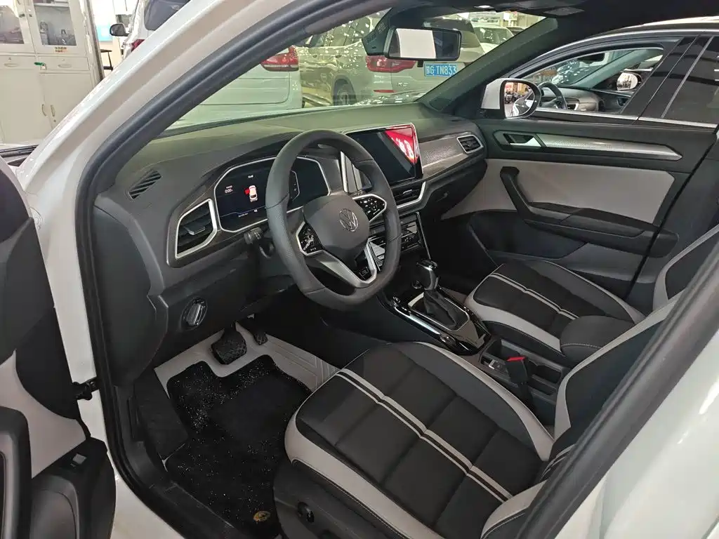 Volkswagen T-Roc — миниатюра 9
