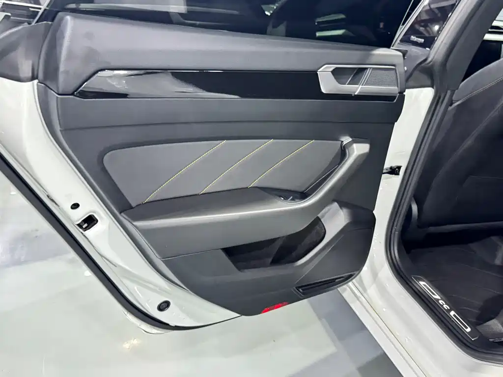Volkswagen CC — миниатюра 8