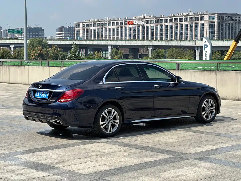 Mercedes-Benz C-Class — миниатюра 5