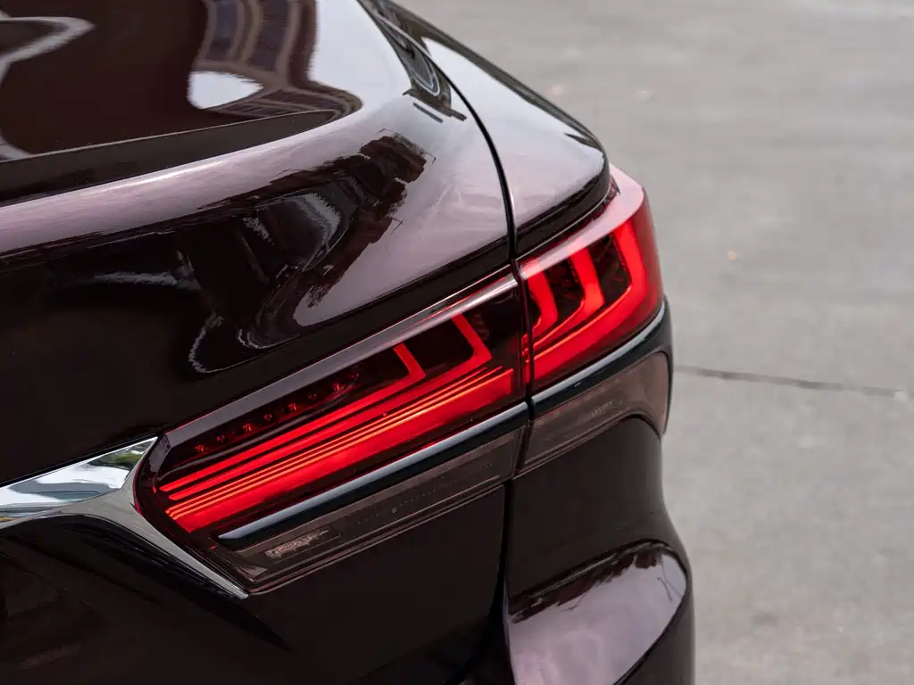 Lexus LS — миниатюра 7