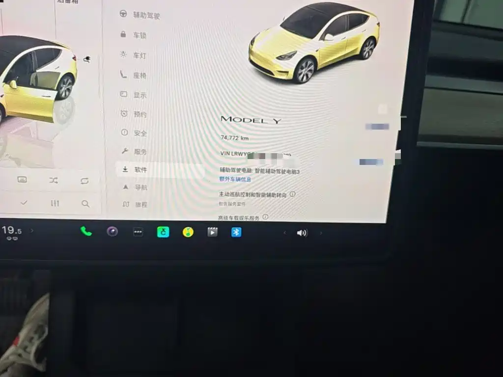 Tesla Model Y — миниатюра 12