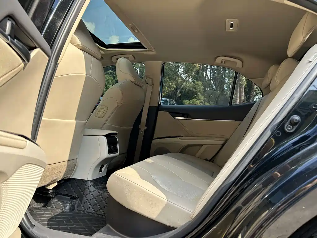 Toyota Camry — миниатюра 9