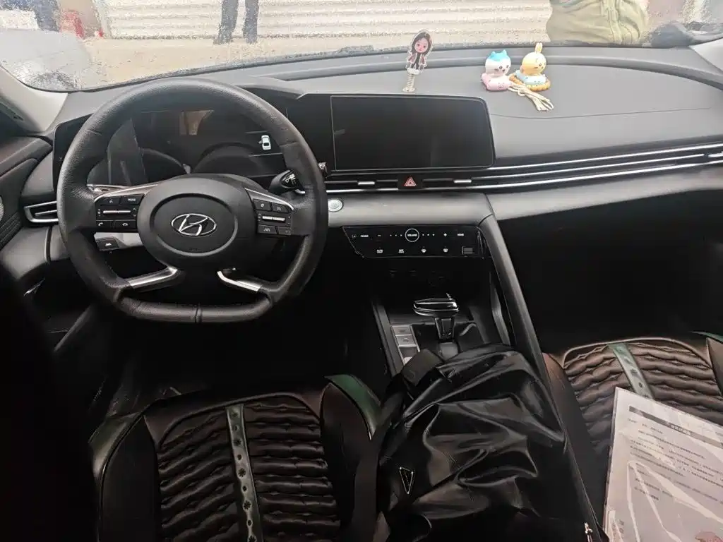 Hyundai Elantra — миниатюра 5