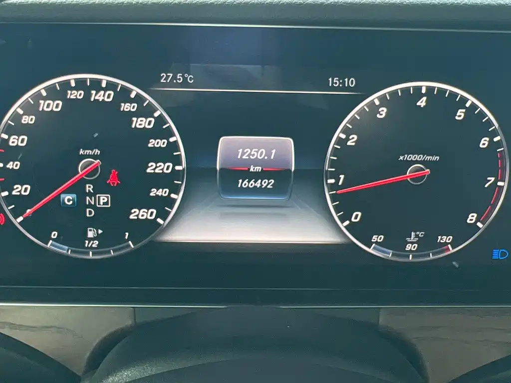 Mercedes-Benz E-Class — миниатюра 3