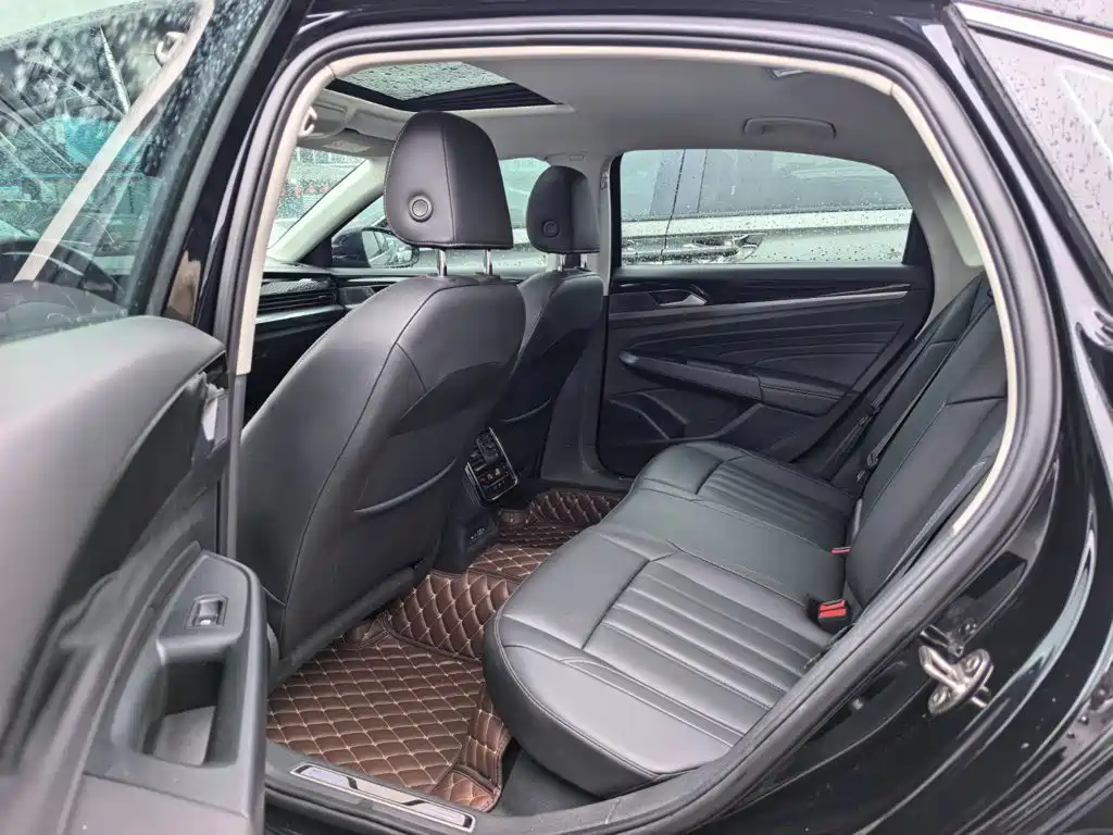 Volkswagen Passat PHEV — миниатюра 7