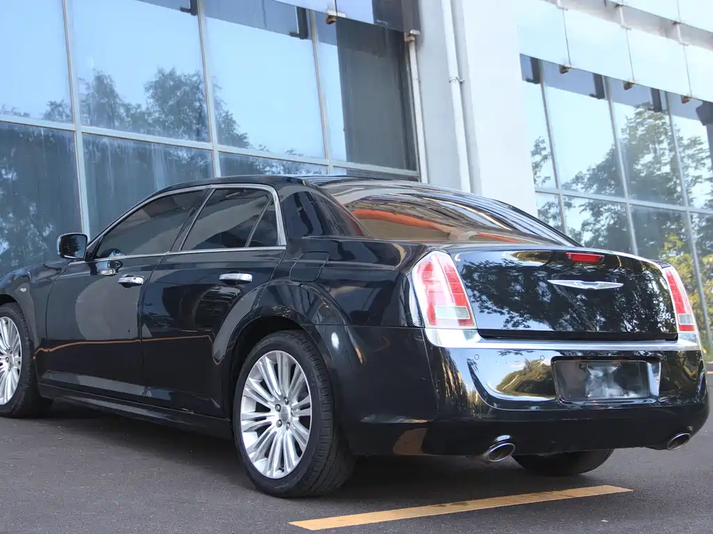 Chrysler 300C — миниатюра 9