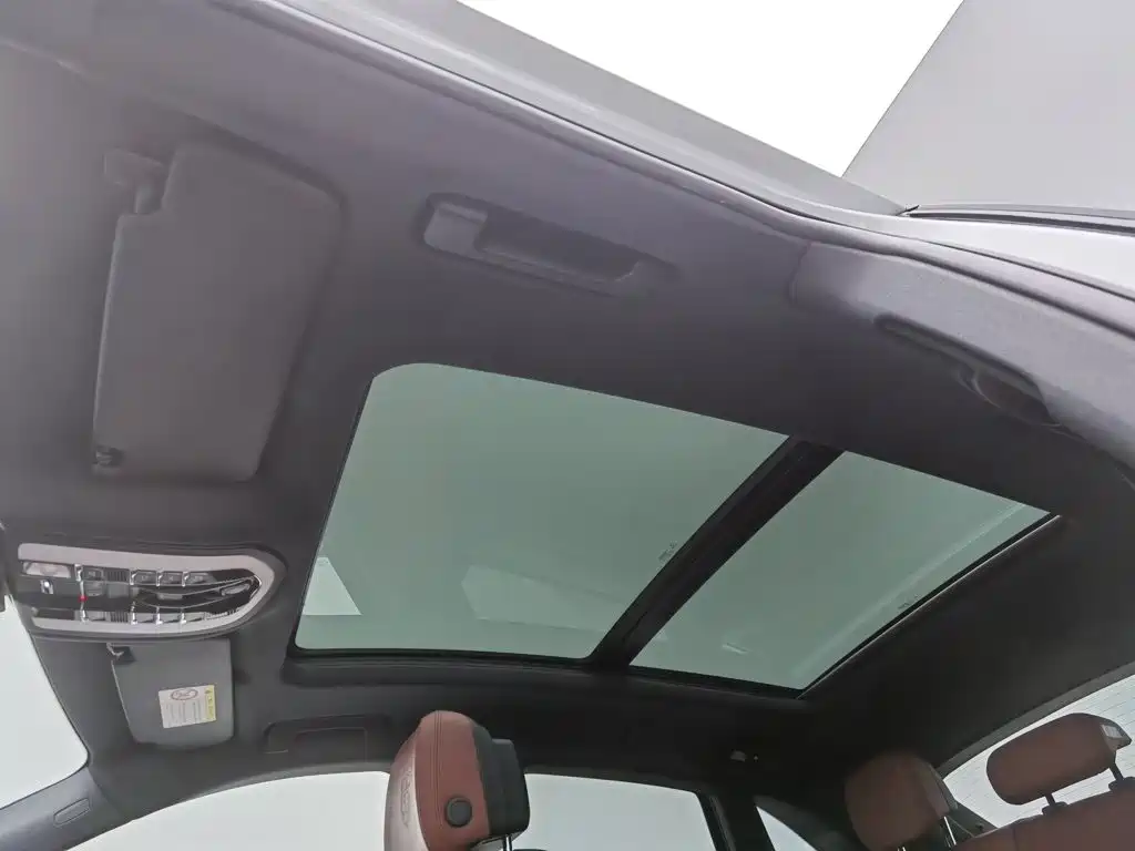 Porsche Macan — миниатюра 14