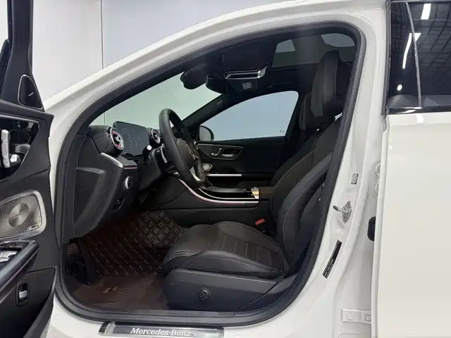 Mercedes-Benz C-Class — миниатюра 7
