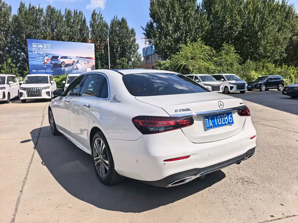 Mercedes-Benz E-Class — миниатюра 8