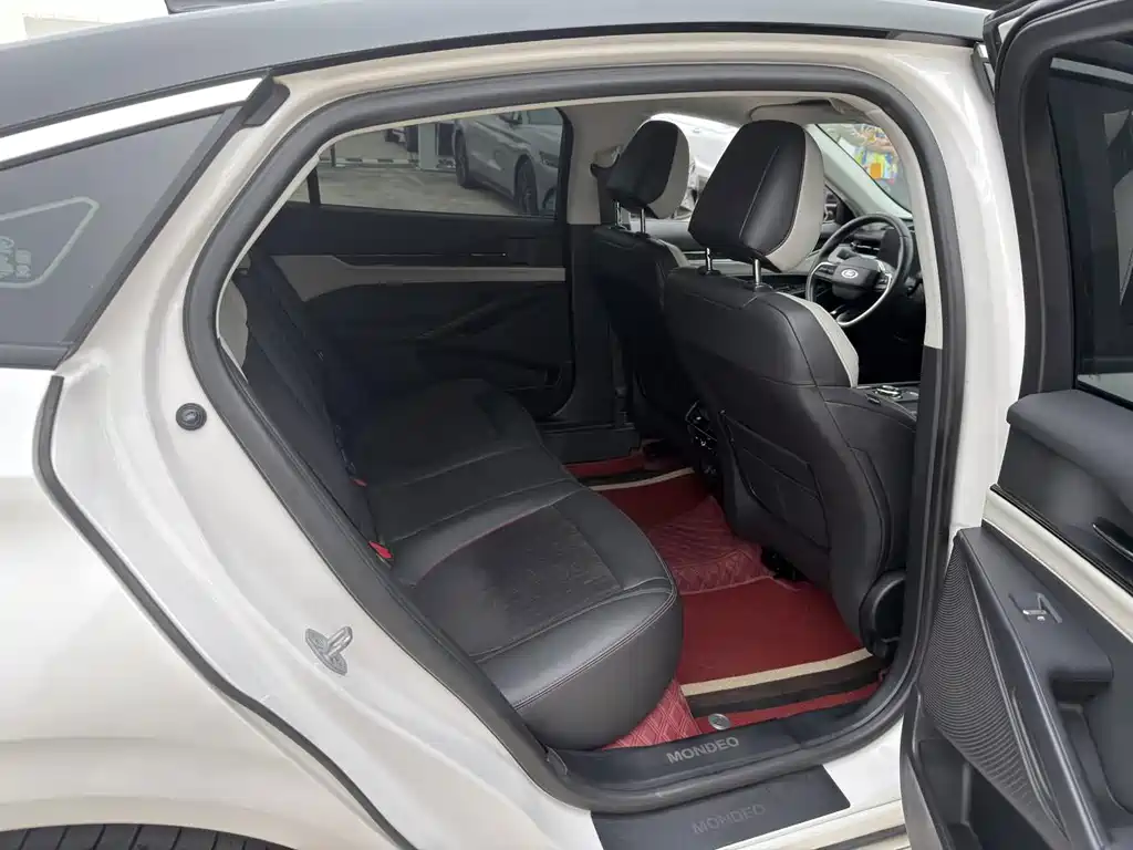 Ford Mondeo — миниатюра 7