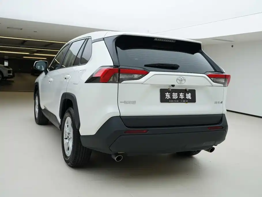 Toyota RAV4 — миниатюра 4