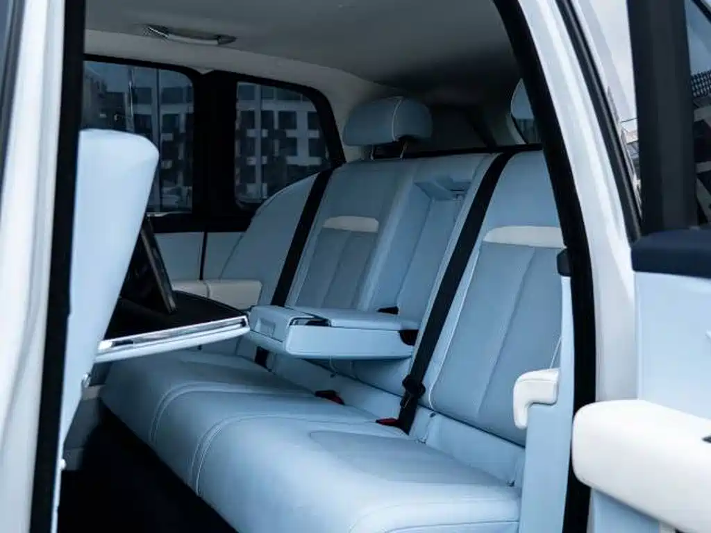 Rolls-Royce Cullinan — миниатюра 14