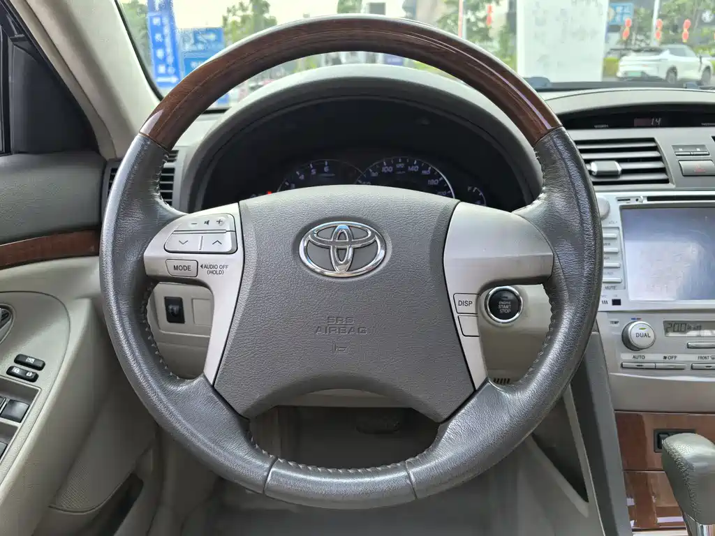 Toyota Camry — миниатюра 14