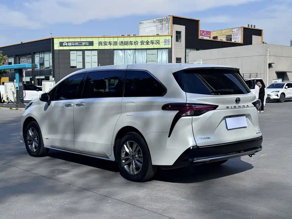 Toyota Sienna — миниатюра 6