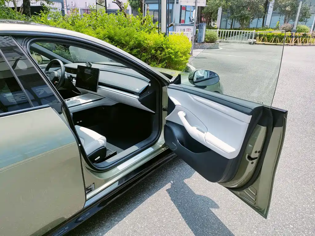 Xiaomi SU7 — миниатюра 14