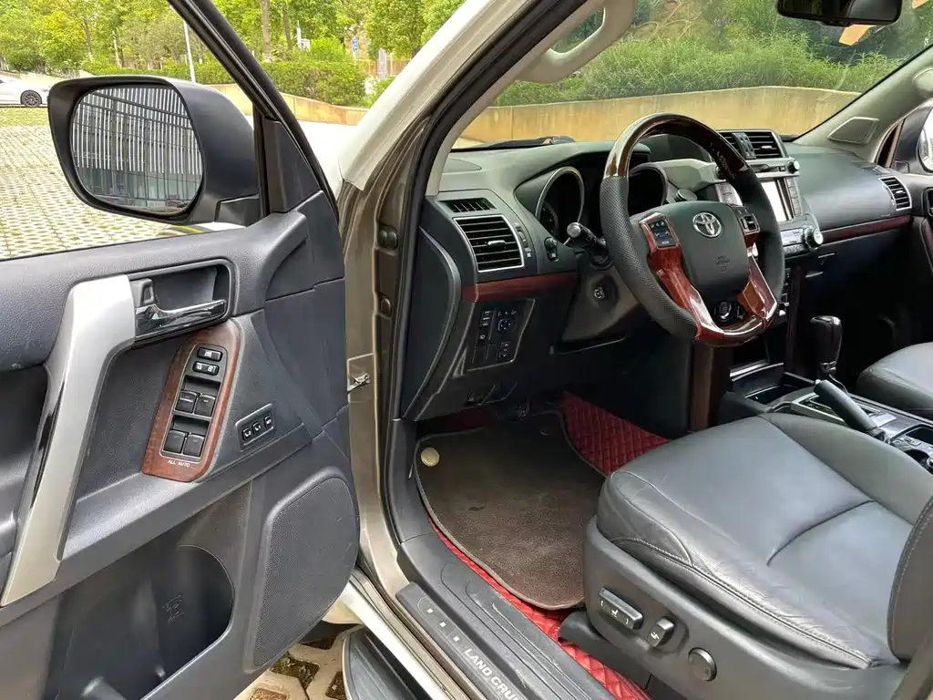 Toyota Land Cruiser Prado 2014 4.0L AT VX NAVI