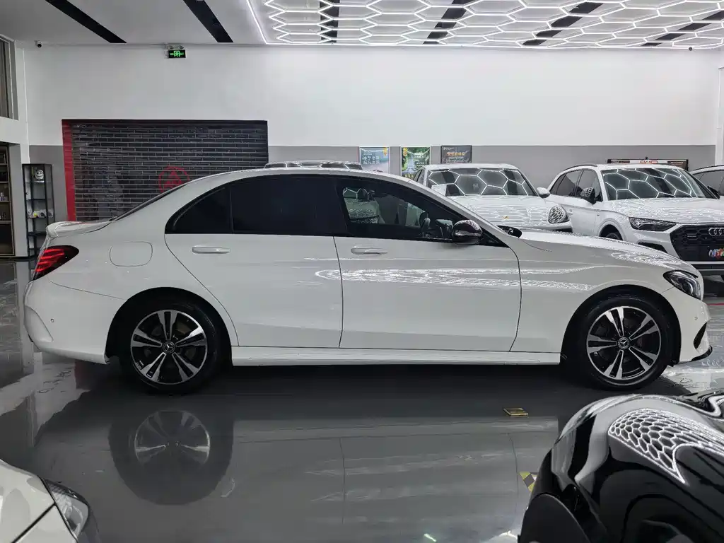 Mercedes-Benz C-Class — миниатюра 4