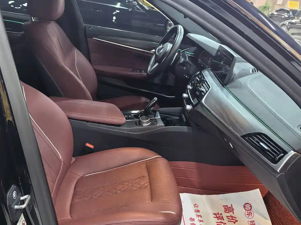 BMW 5 Series — миниатюра 8