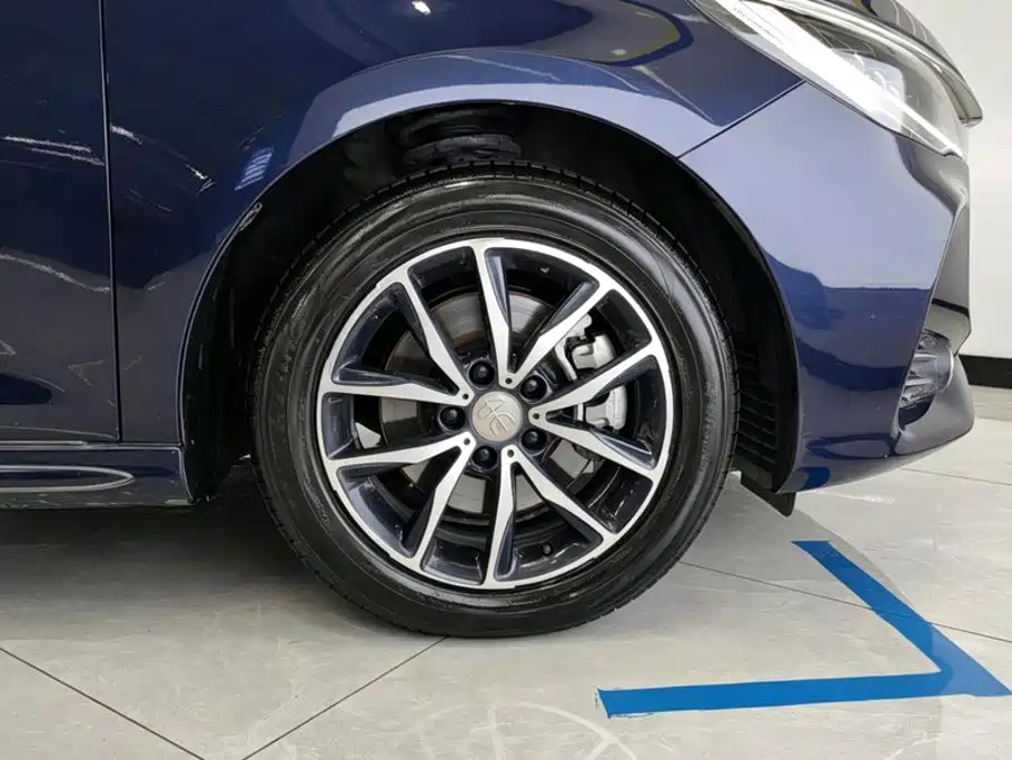 BYD MAX — миниатюра 6