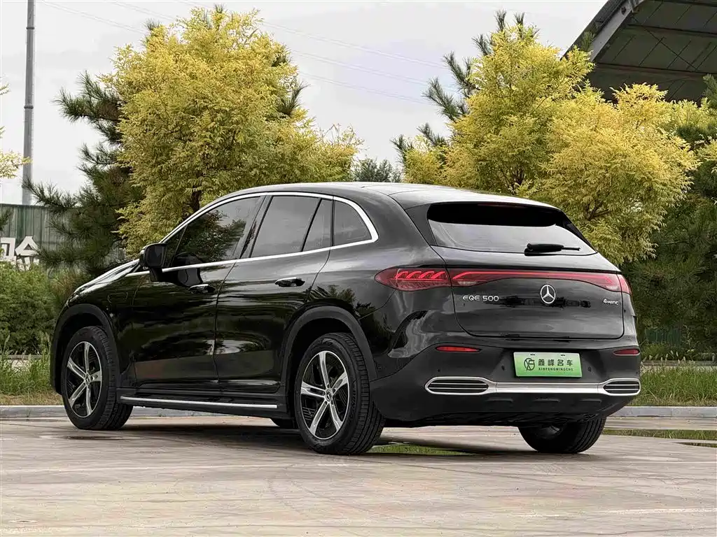 Mercedes-Benz EQE SUV