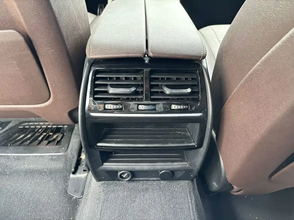 BMW 5 Series — миниатюра 15