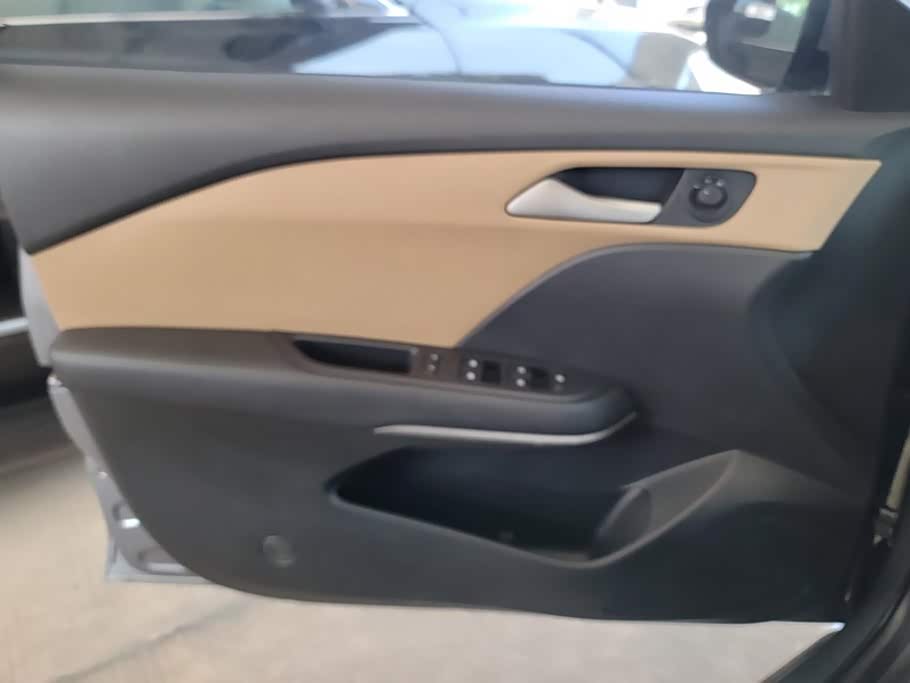 Chevrolet Monza 1.5 л 2022 г. Серебристо-серый, пробег 48600 км