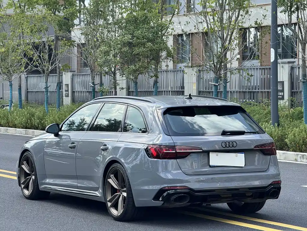 Audi RS 4 — миниатюра 7