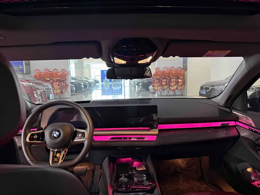 BMW 5 Series — миниатюра 7