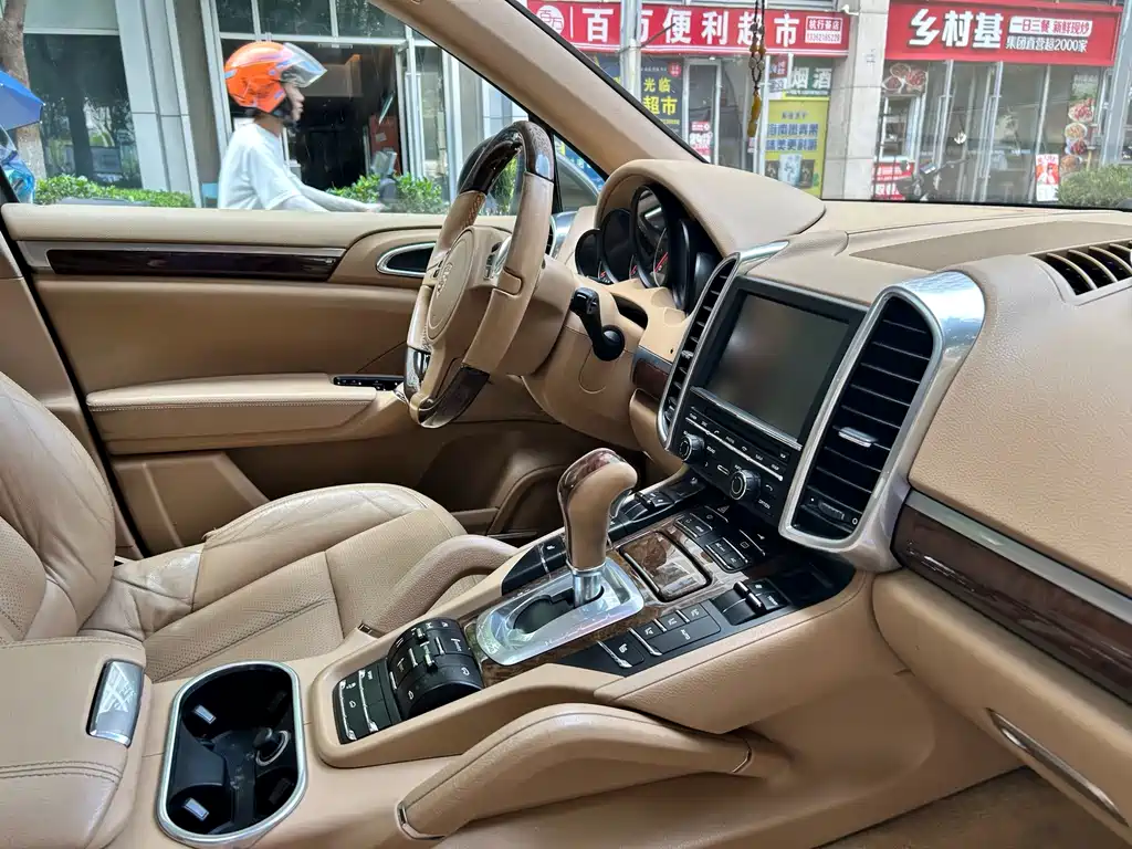 Porsche Cayenne — миниатюра 9