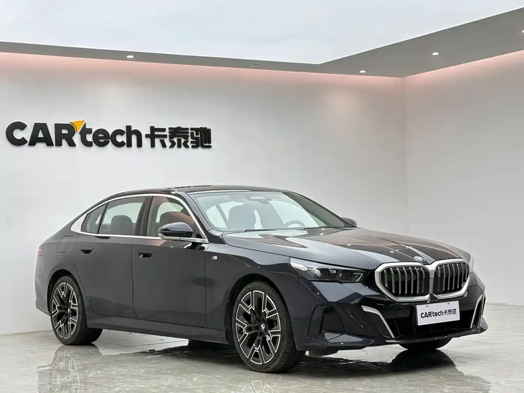 BMW 5 Series — миниатюра 6