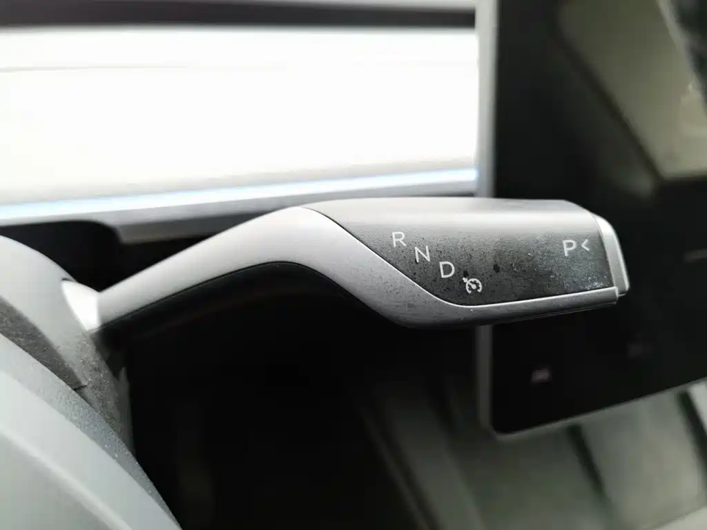 Tesla Model Y — миниатюра 13