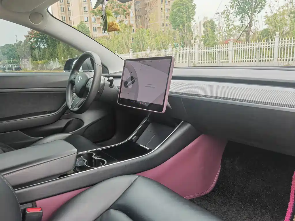 Tesla Model 3 — миниатюра 15