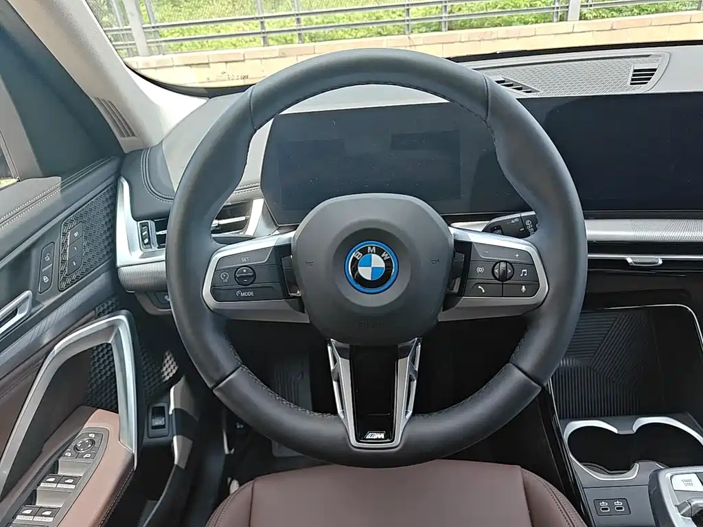 BMW iX1 2025 eDrive25L M Sport