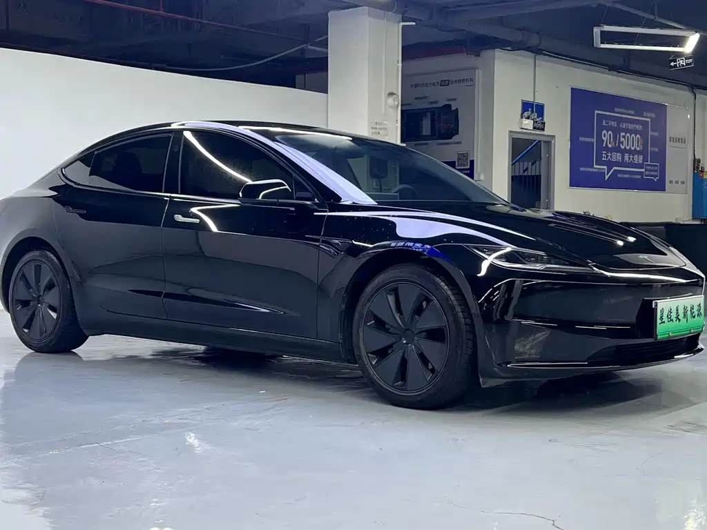 Tesla Model 3 — миниатюра 3
