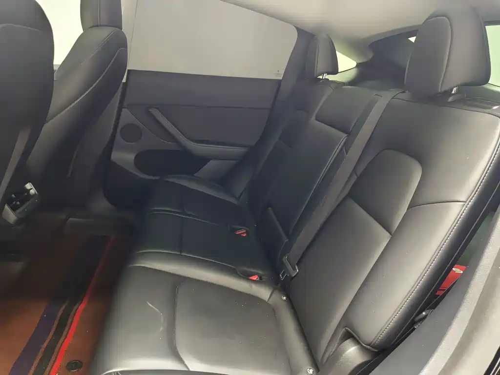 Tesla Model Y — миниатюра 14