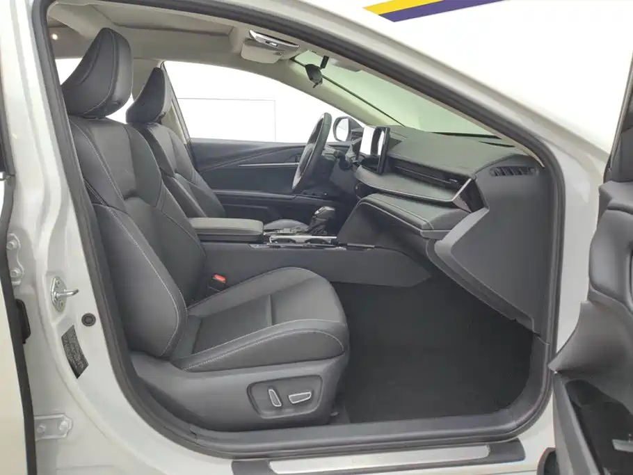 Toyota Camry — миниатюра 8