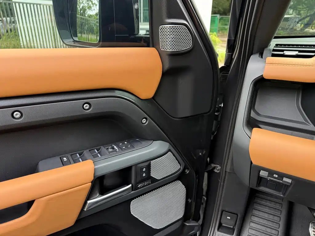 Land Rover Defender — миниатюра 6