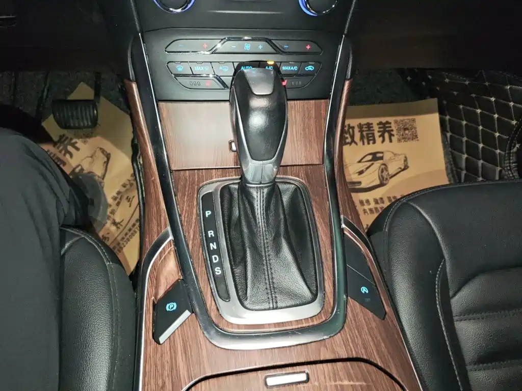 Ford Edge — миниатюра 10