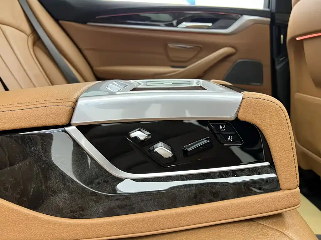 BMW 5 Series — миниатюра 34