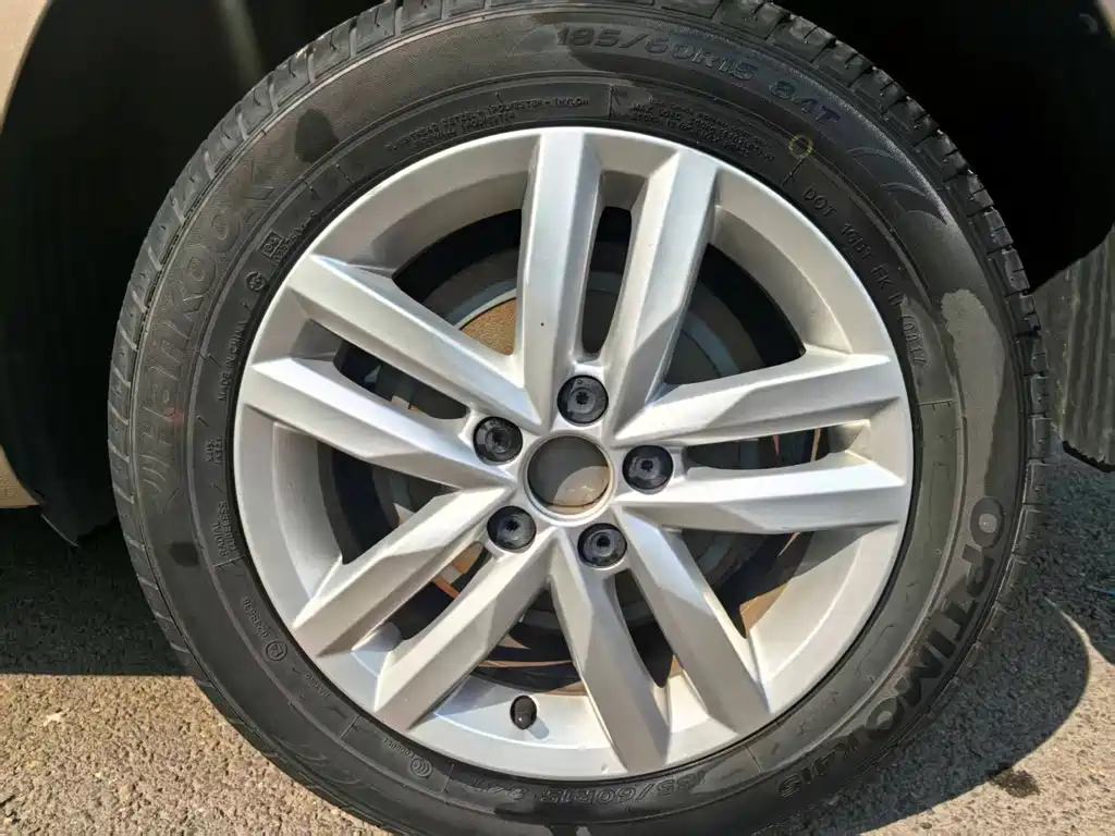 Volkswagen Jetta — миниатюра 18
